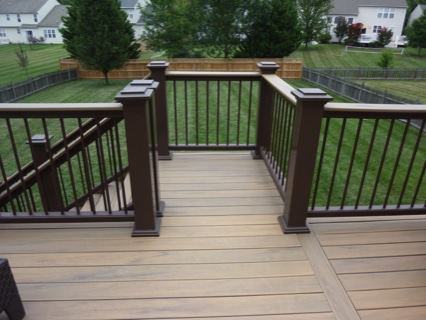 P1010287 Evergreen Fence Deck