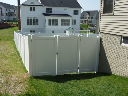 dog Fences - Evergreen Fence & Deck